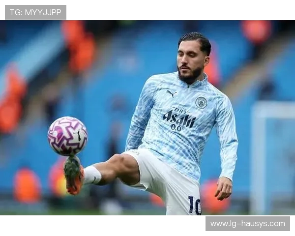 谢尔基传射建功与马尔穆什相拥庆祝 帮曼城晋级下一轮